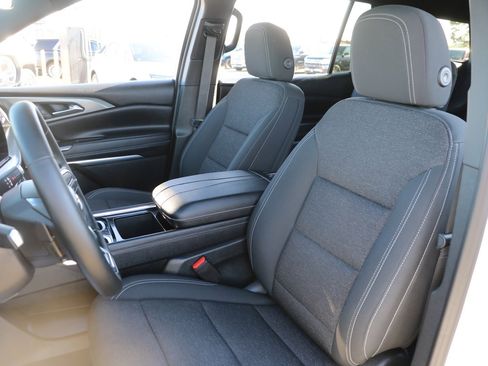 Used 2026 Chevrolet Traverse LT image 14