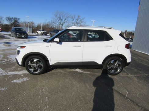 Used 2021 Hyundai Venue SEL image 3