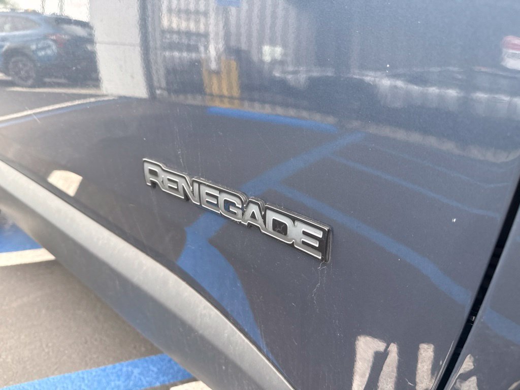 Used 2023 Jeep Renegade Latitude AWD/4WD image 7