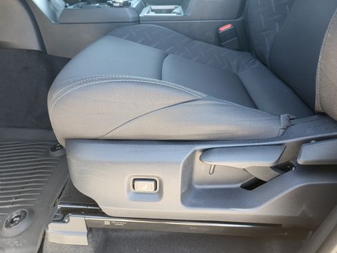 Certified 2025 Toyota Tacoma SR5 AWD/4WD image 19