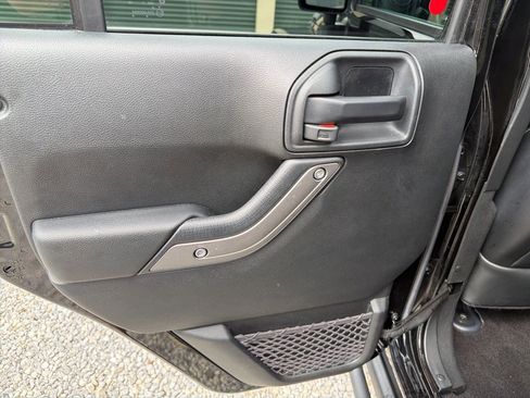 Used 2018 Jeep Wrangler Unlimited Sport AWD/4WD image 16