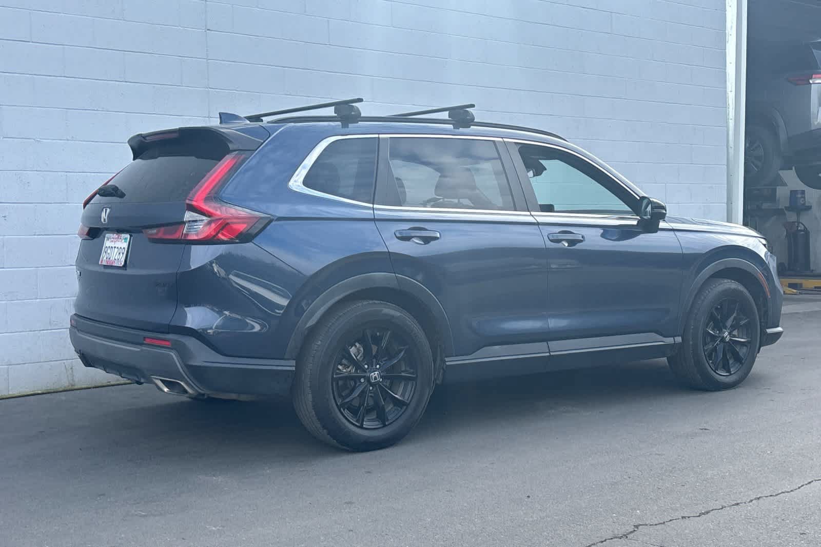 Used 2023 Honda CR-V Sport image 2