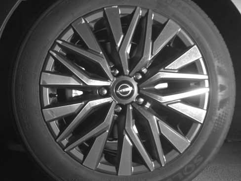 Used 2025 Nissan Altima 2.5 SV FWD image 12
