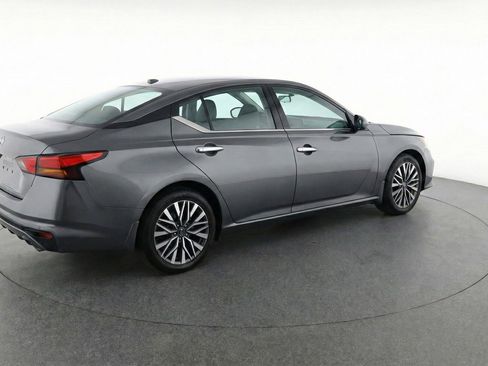 Used 2025 Nissan Altima 2.5 SV image 9