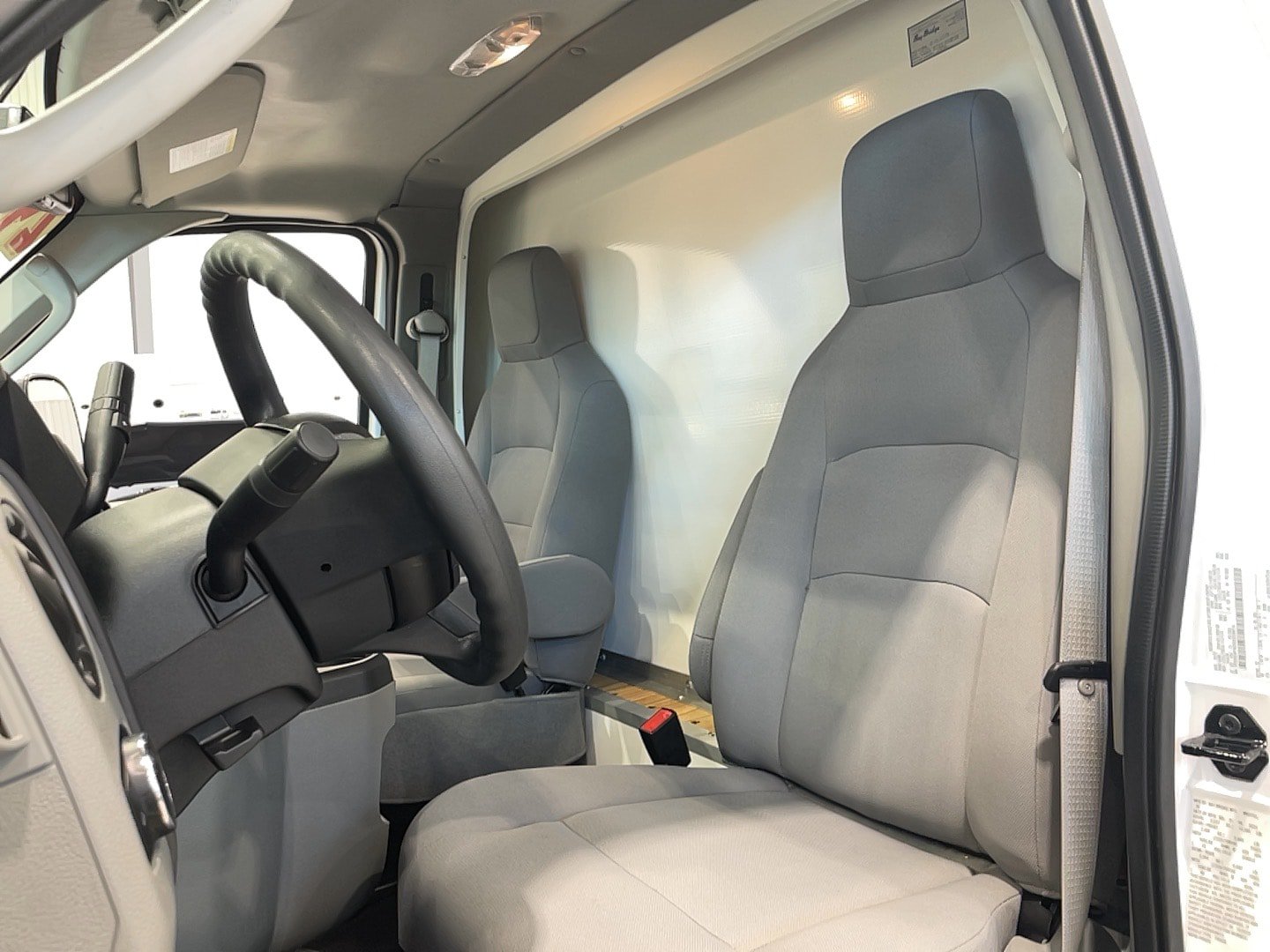 Used 2024 Ford E-450 and Econoline 450 Super Duty w/ Power Windows & Locks Group RWD image 15