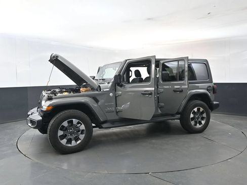 Used 2022 Jeep Wrangler Unlimited Sahara w/ Dual Top Group AWD/4WD image 27