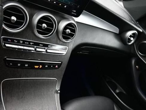 Used 2021 Mercedes-Benz GLC 300 4MATIC w/ Premium Package image 19
