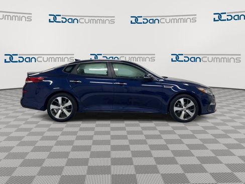 Used 2019 Kia Optima S image 9