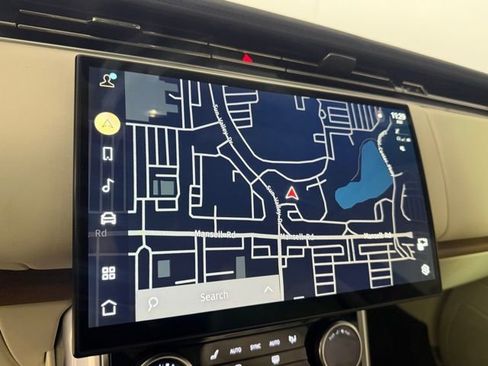 Used 2023 Land Rover Range Rover SE image 20