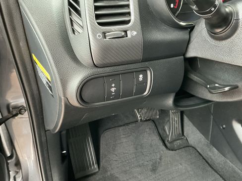 Used 2017 Kia Forte S image 26