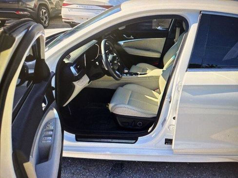 Used 2023 Genesis G70 2.0T image 8