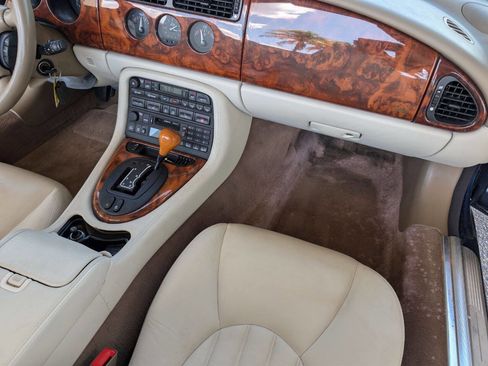 Used 1998 Jaguar XK8 Convertible image 15