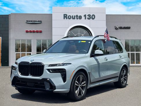 Used 2025 BMW X7 xDrive40i w/ M Sport Package AWD/4WD image 2