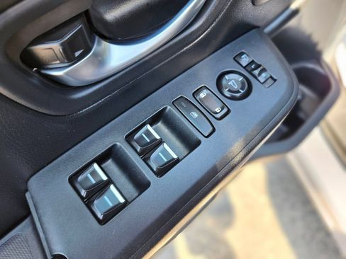 Used 2025 Honda Pilot TrailSport image 18