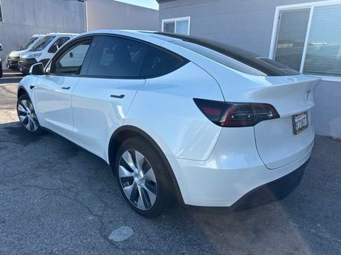 Used 2022 Tesla Model Y Long Range AWD/4WD image 7