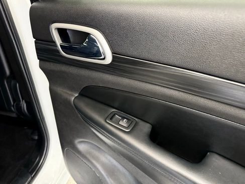 Used 2020 Jeep Grand Cherokee Altitude image 29