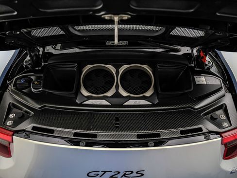 Used 2018 Porsche 911 GT2 RS w/ Weissach Package RWD image 3
