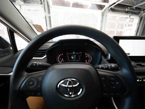 Used 2025 Toyota RAV4 XLE image 15