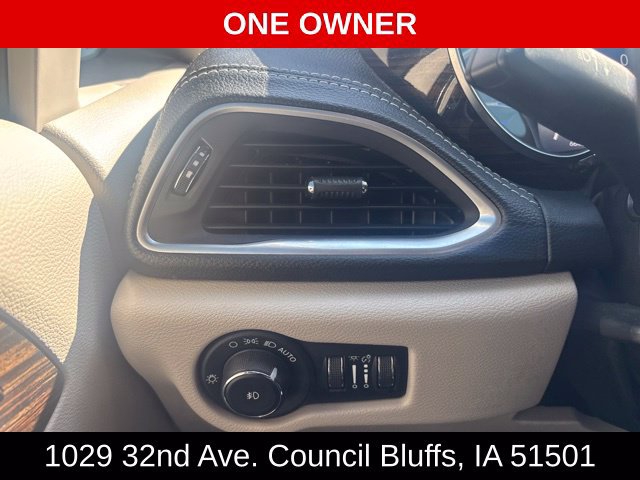 Used 2023 Chrysler Pacifica Limited FWD image 21