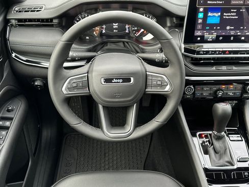 New 2026 Jeep Compass Latitude image 14