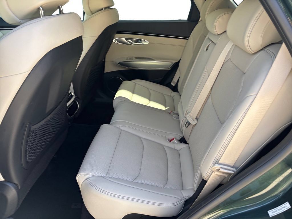Used 2023 Genesis GV70 2.5T w/ Select Package AWD/4WD image 14