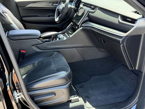 Certified 2023 Jeep Grand Cherokee Altitude AWD/4WD image 22