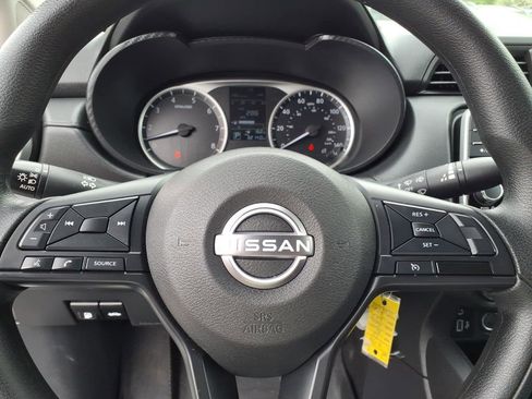 Used 2025 Nissan Versa S w/ S Plus Package FWD image 5