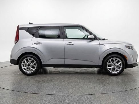 Used 2025 Kia Soul LX w/ LX Technology Package image 11