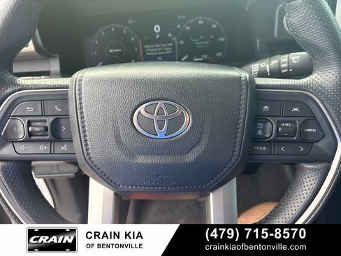 Used 2025 Toyota 4Runner Limited AWD/4WD image 25