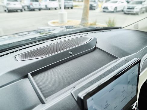 Used 2024 Ford Expedition Limited image 55