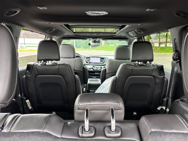 New 2027 Chrysler Pacifica Select w/ Family Tech Group AWD/4WD image 35