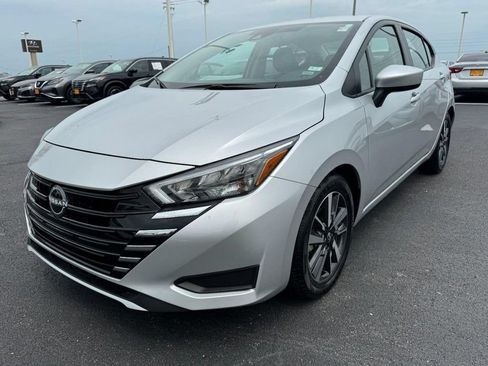 Used 2025 Nissan Versa SV FWD image 8
