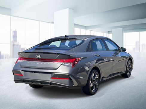 Used 2025 Hyundai Elantra Sport FWD image 4