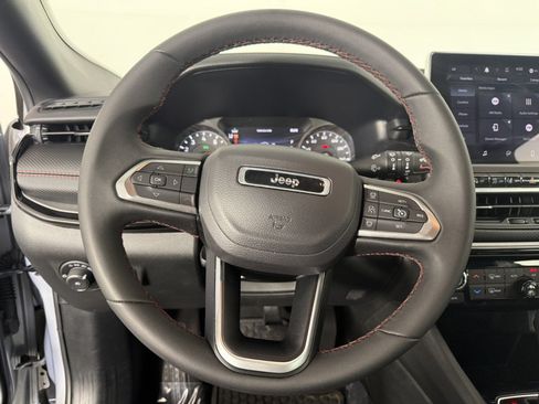 Used 2025 Jeep Compass Trailhawk AWD/4WD image 20