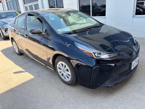 Used 2021 Toyota Prius LE FWD image 1