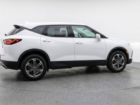 Used 2025 Chevrolet Blazer LT FWD image 9