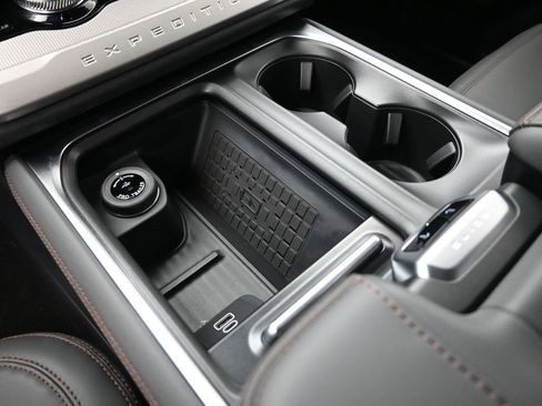 New 2025 Ford Expedition Active image 31