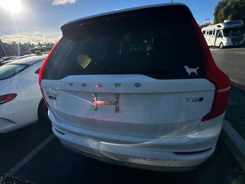 Used 2022 Volvo XC90 T5 Momentum w/ Climate Package image 6