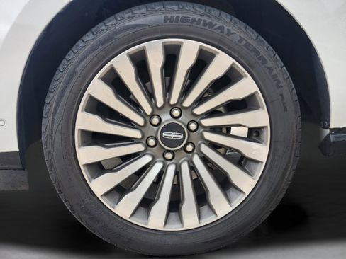 Used 2020 Lincoln Navigator Reserve w/ Luxury Package image 11