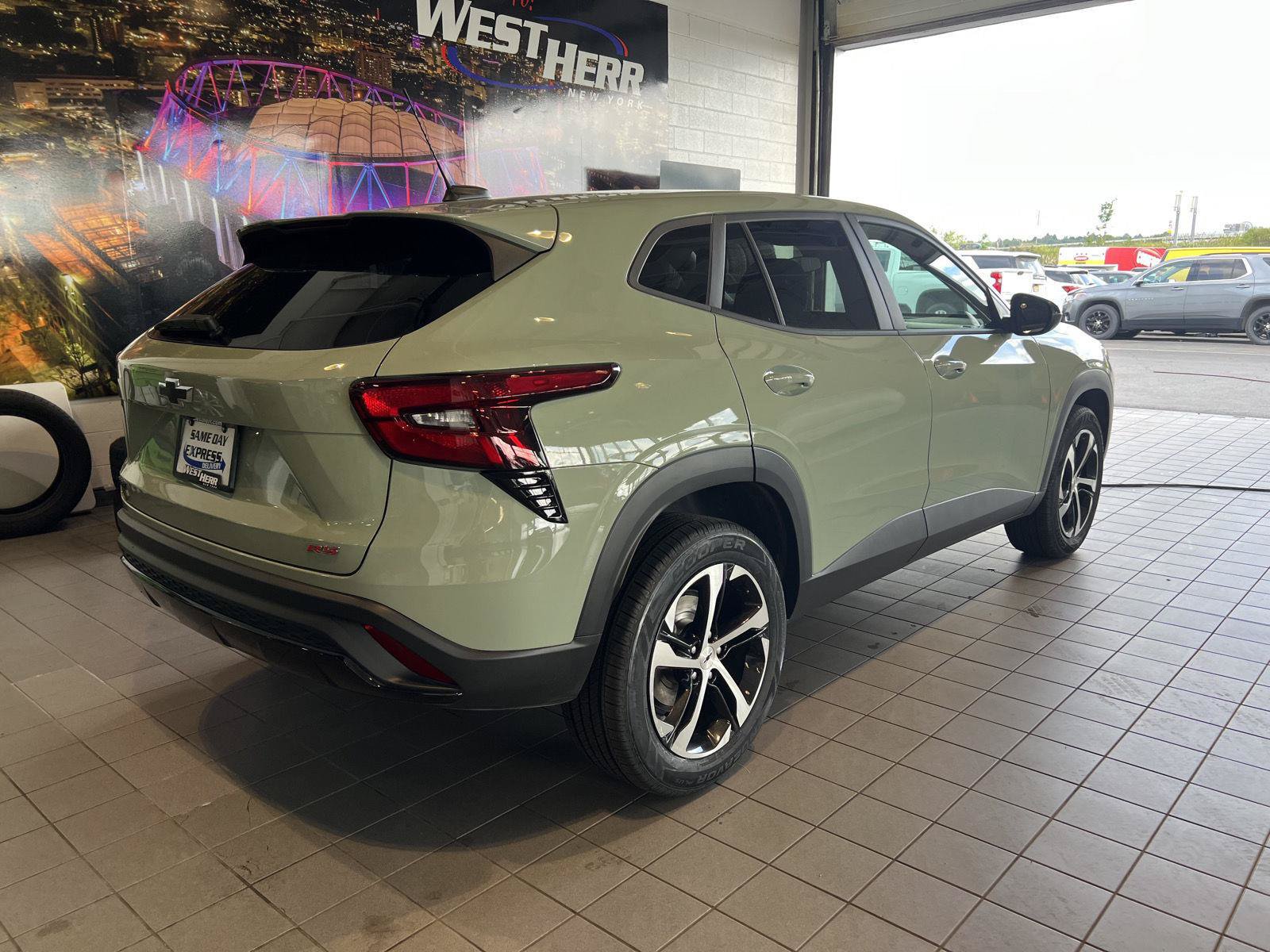 Used 2024 Chevrolet Trax RS FWD image 7