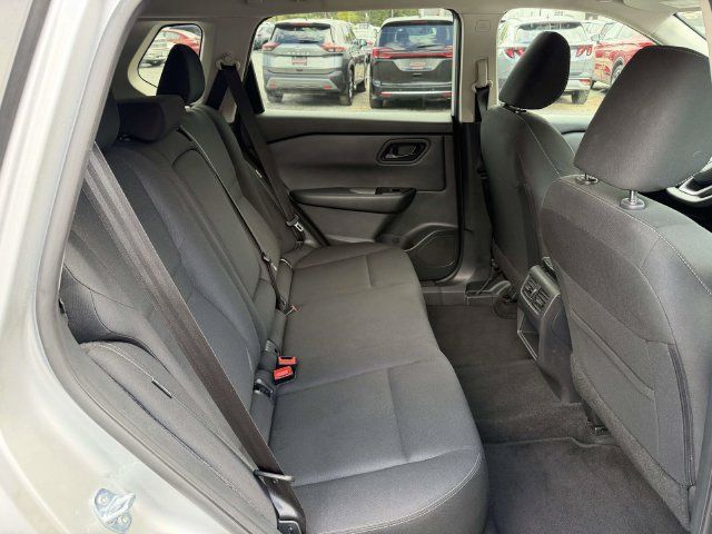 Used 2024 Nissan Rogue S FWD image 11