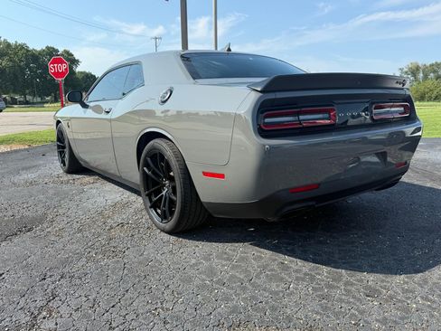 Used 2023 Dodge Challenger SRT Hellcat RWD image 3
