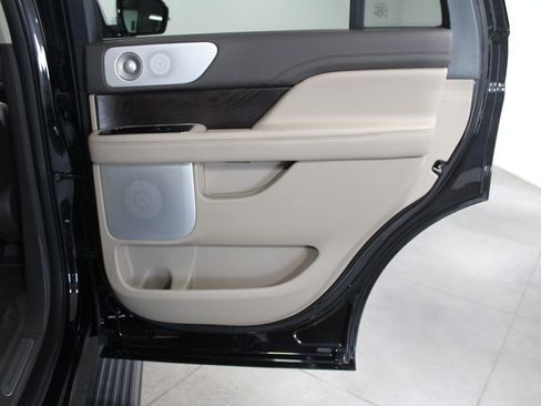 Used 2023 Lincoln Navigator Reserve image 38