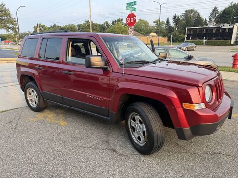 Used 2014 Jeep Patriot Sport FWD image 18