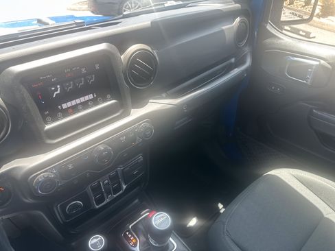 Used 2022 Jeep Gladiator Sport AWD/4WD image 38