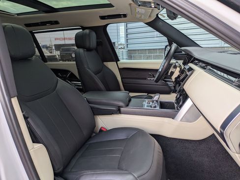 Used 2022 Land Rover Range Rover Long Wheelbase SE image 32