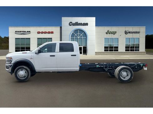 New 2025 RAM 5500 Tradesman AWD/4WD image 6