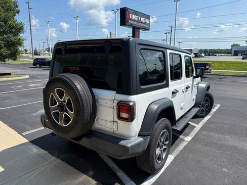 Used 2022 Jeep Wrangler Unlimited Sport AWD/4WD image 5
