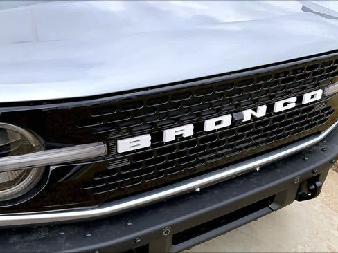 Used 2024 Ford Bronco Wildtrak image 28