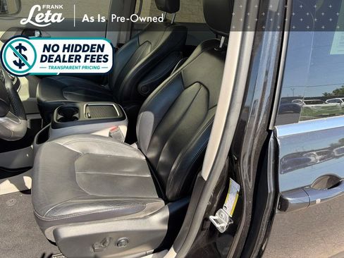 Used 2022 Chrysler Pacifica Touring-L FWD image 17